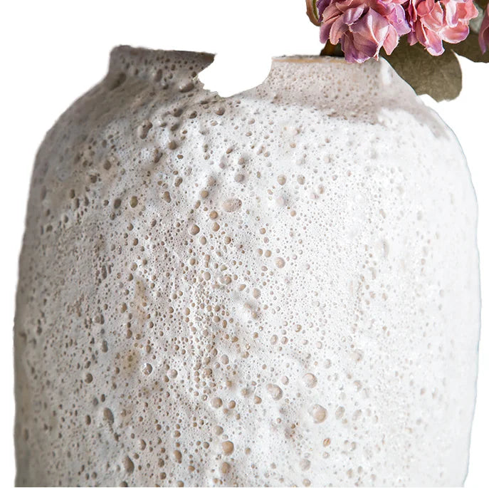 Contemporary Chinese Ceramic Vase Luxury Tabletop Decor with Unique Display Modern Design for Home